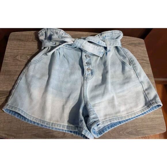 American Eagle 80s Size 10 Mom Short Belted Paperbag Button Fly Light Wash Denim - Picture 1 of 4